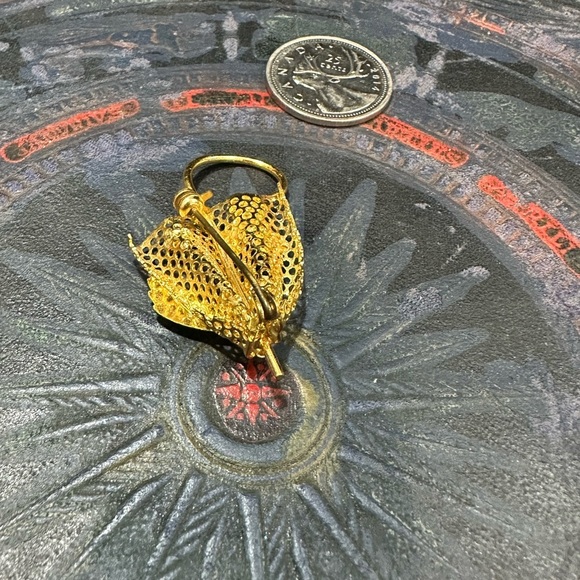 GOLD tone vintage umbrella and floral brooch - Picture 5 of 9